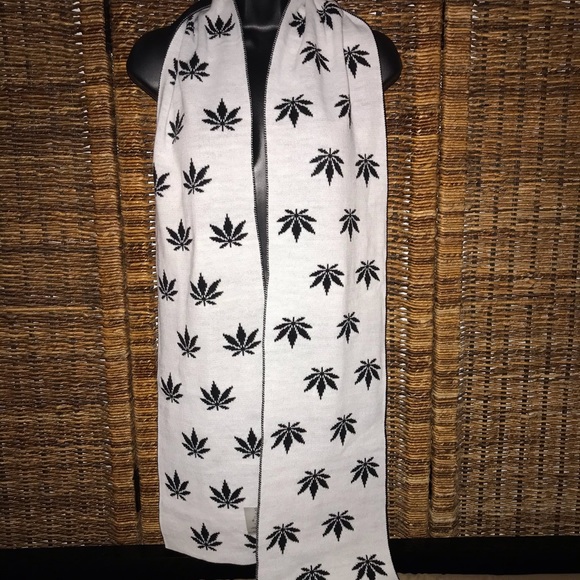 Reversible Mary Jane Scarf - Picture 3 of 5